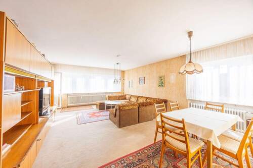 Wohnzimmer EG - 1 Zimmer Mehrfamilienhaus, Wohnhaus in Sachsenheim