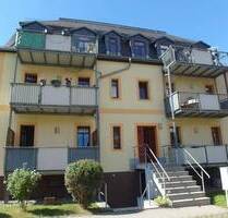 Hübsche 2-Zimmer Dachwohnung mit Balkon, Laminatboden, sep. Küche & Bad mit Dusche - Freital