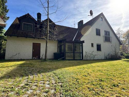 Haus Rückansicht - 6 Zimmer Einfamilienhaus in Nürnberg