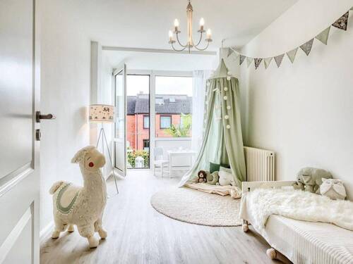 KINDERZIMMER/ BÜRO - 