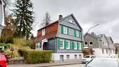 Hausansicht - Freistehendes Einfamilienhaus Terrasse u. Garten