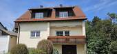 Wohnhaus mit Balkon - 