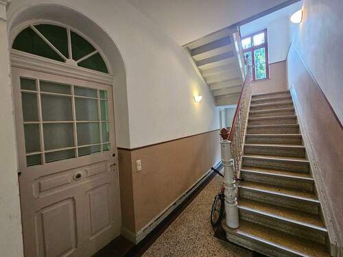 Treppenhaus.jpg - Mehrfamilienhaus, Wohnhaus zum Kaufen in Konz