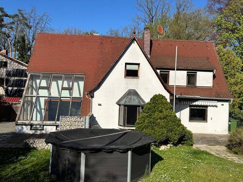 Haus Frontansicht - 6 Zimmer Einfamilienhaus in Rückersdorf
