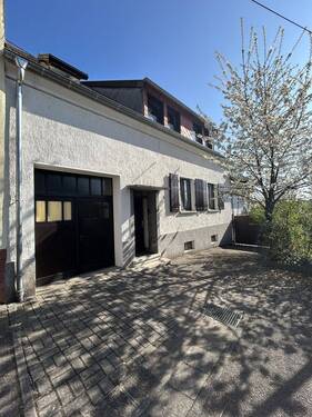 Bild 1 - Familienidyll: großzügiges einseitig angebautes Einfamilienhaus in Ensheim zu verkaufen