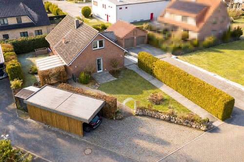 Luftbild - Ansprechendes Einfamilienhaus in attraktiver Wohnlage von Adendorf