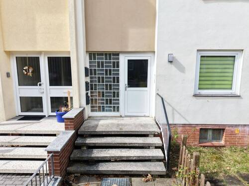 Hauseingang - Einfamilienhaus mit 149,50 m&sup2; in Stadthagen zum Kaufen
