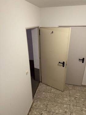 Bild 3 - Halle in Bornheim