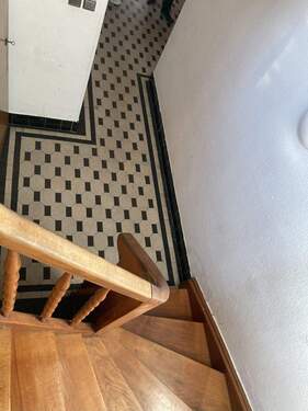 schöner Fliesenboden im Flur im Erdgeschoß - 