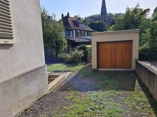 Garage neben dem Haus - 