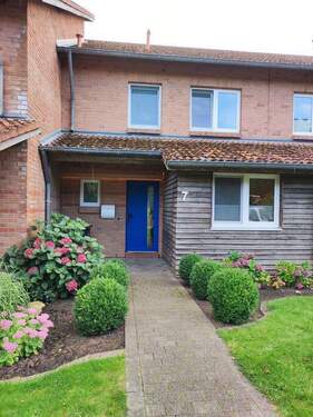 Hausansicht - Charmantes Mittelreihenhaus in ruhiger Wohnlage & sonniger Dachterrasse