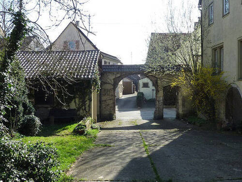 Hof_histor. Torbogen - 1 Zimmer Mehrfamilienhaus, Wohnhaus zum Kaufen in Weikersheim