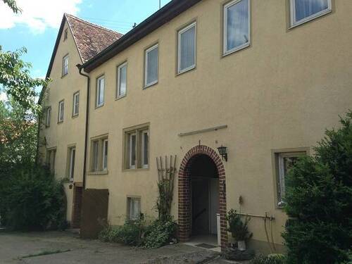 Hofansicht - 1 Zimmer Mehrfamilienhaus, Wohnhaus in Weikersheim