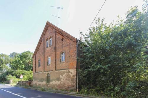 Seitenansicht - + Naturnahe Lage mit Top-Anbindung an Dresden - Sanierungsbedürftiges 2-4-Familienhaus +