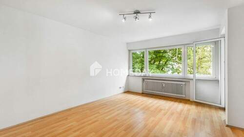 Wohnzimmer 1 - Helle Räume, Loggia mit Blick ins Grüne: Ihr Platz zum Ankommen