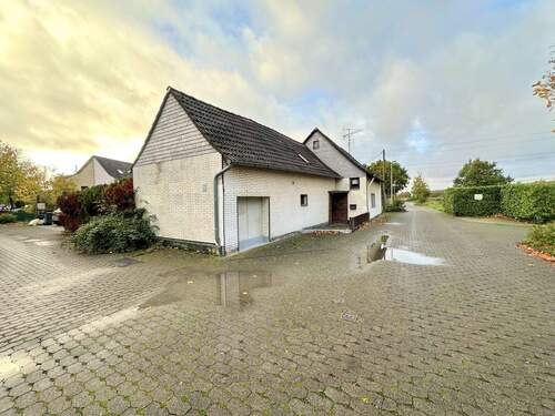 Außenansicht - 4 Zimmer Einfamilienhaus zum Kaufen in Langenfeld / Berghausen