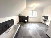mit Wanne und Dusche - 