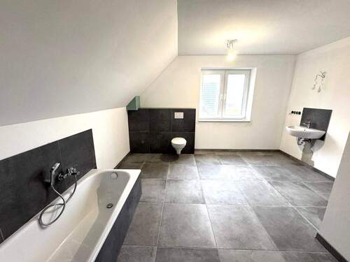 mit Wanne und Dusche - 