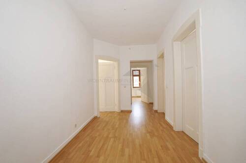 Flur - Attraktive 3-Raum-Wohnung mit großer Wohnküche und Einbauküche