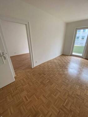 Wohnzimmer mit Schlafzimmer - Beispielfoto - 