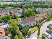 Straßenansicht mit Pkw-Stellplatz im Freien - 8 Zimmer Einfamilienhaus zum Kaufen in Besigheim