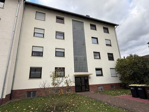 Aussenansicht vorn - 3 Zimmer Etagenwohnung in Vellmar