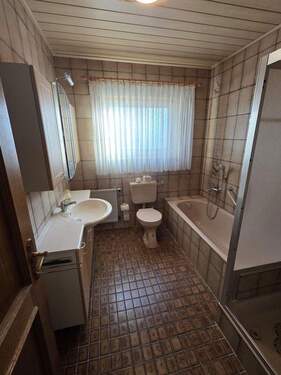 1. Bad 1.Etage Wanne/Dusche 1 - 