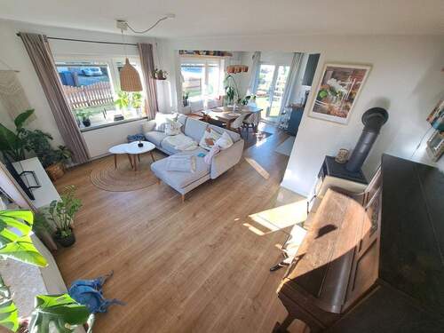 Lichtdurchfluteter Wohnbereich - 