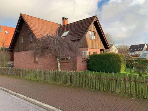 Hausansicht - 7 Zimmer Einfamilienhaus in Marsberg