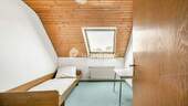 1. OG Schlafzimmer 1 - 