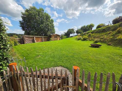 Blick von der Terrasse in den Garten - 