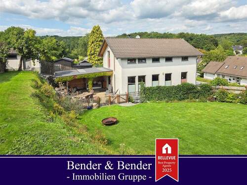 Blick vom Garten - Stilvolles Einfamilienhaus mit Galerie und traumhaftem, weitläufigem Grundstück am Ortsrand gelegen!