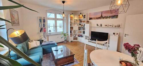 Wohnzimmer - Hier lässt es sich gut wohnen - Attraktive 2 Zimmer Wohnung mit Balkon im Herz der Amberger Altstadt