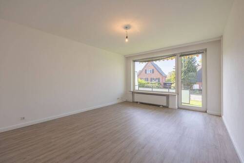 Wohnzimmer mit Balkon - 