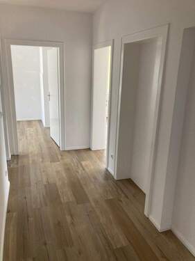 Flur Blickrichtung Zimmer 1 - 