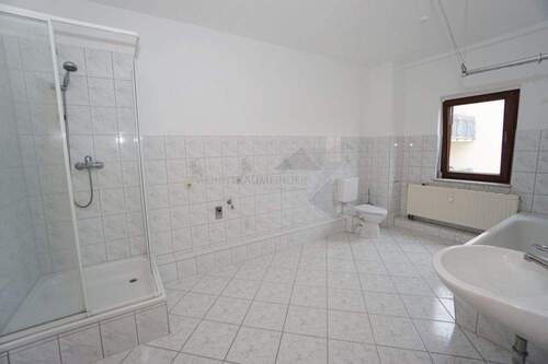 Badezimmer - Etagenwohnung mit 90,30 m&sup2; in Zwickau zur Miete
