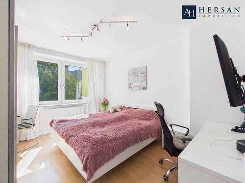 Schlafzimmer I - 2 Zimmer Etagenwohnung zum Kaufen in Aachen