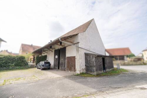 Scheune - 8 Zimmer Mehrfamilienhaus, Wohnhaus zum Kaufen in Schlüsselfeld