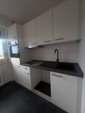 Neue Einbauküche - Helles Studio Apartment - zentral in Preungesheim
