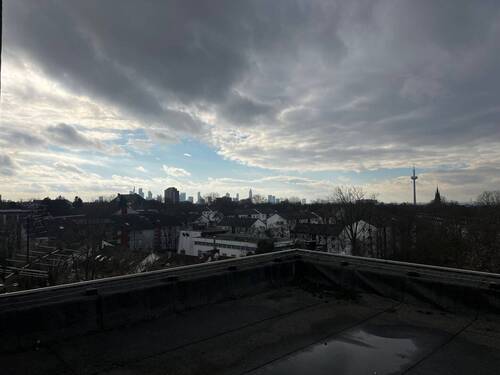 Aussicht Dachterrasse - Etagenwohnung mit 54,00 m&sup2; in Frankfurt am Main zur Miete