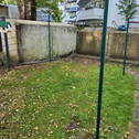 Müllcontainer hinter dem Haus - 