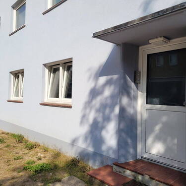Eingang mit Wohnung links - 3 Zimmer Etagenwohnung in Hamburg
