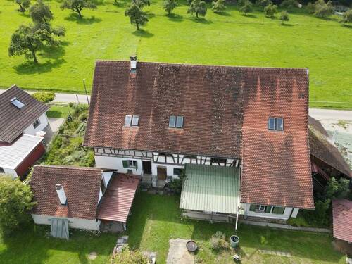 Luftbild_von_Ost - 1 Zimmer Bauernhaus, Landhaus zum Kaufen in Deggenhausertal