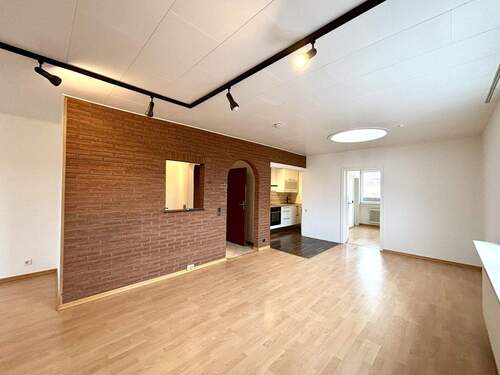 Wohnzimmer - Etagenwohnung mit 68,00 m&sup2; in Hannover zum Kaufen