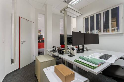 Büro 2 - 5 Zimmer Etagenwohnung in Bergisch Gladbach
