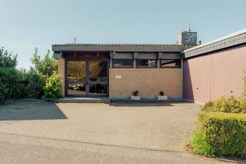Hauseingang - 7 Zimmer Einfamilienhaus zum Kaufen in Bergisch Gladbach