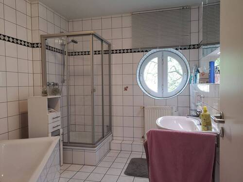 Bad im OG-36.jpg - 5 Zimmer Doppelhaushälfte zum Kaufen in Korschenbroich