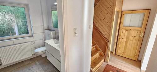 Badezimmer und Treppenhaus - 