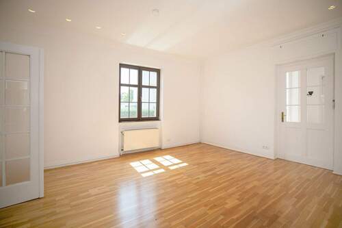 Wohnzimmer - 8 Zimmer Einfamilienhaus in Langen