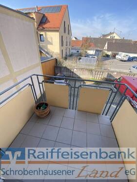 Balkon - Bahnhofstr. - sanierungsbedürftige. 2-Zi-OG-wohnung mit Stellplatz auf Erbbaurechtsgrundstück